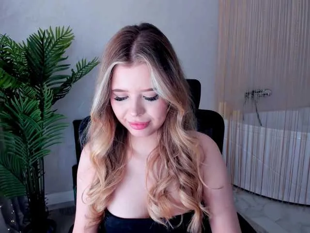 Live sex webcam photo for GlamorousGirl #291102577