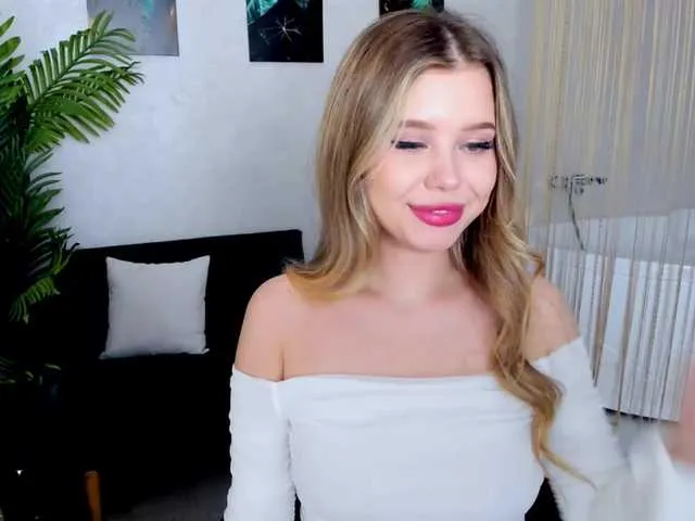 Live sex webcam photo for GlamorousGirl #291715597