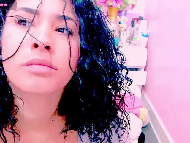 Live sex webcam photo for GlendaHolt #271700510