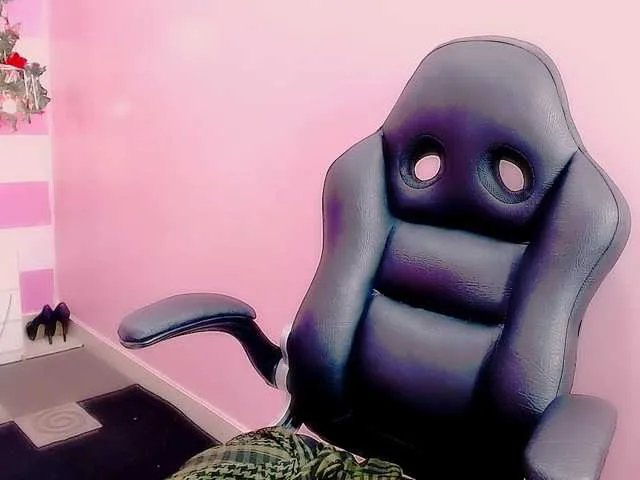 Live sex webcam photo for GlendaHolt #271933047