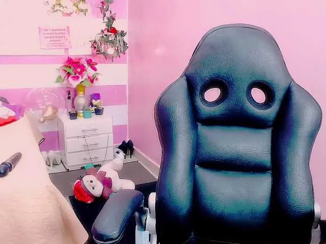 Live sex webcam photo for GlendaHolt #271993470