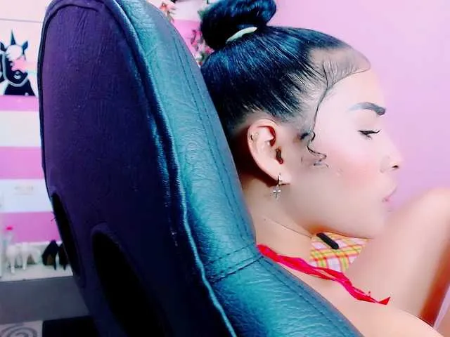 Live sex webcam photo for GlendaHolt #272096185