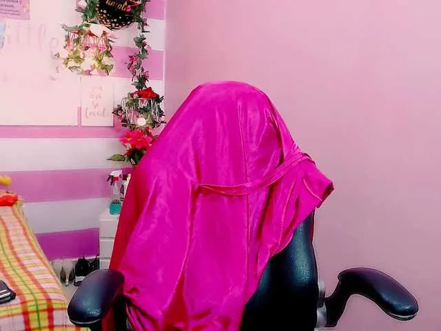 Live sex webcam photo for GlendaHolt #272171871