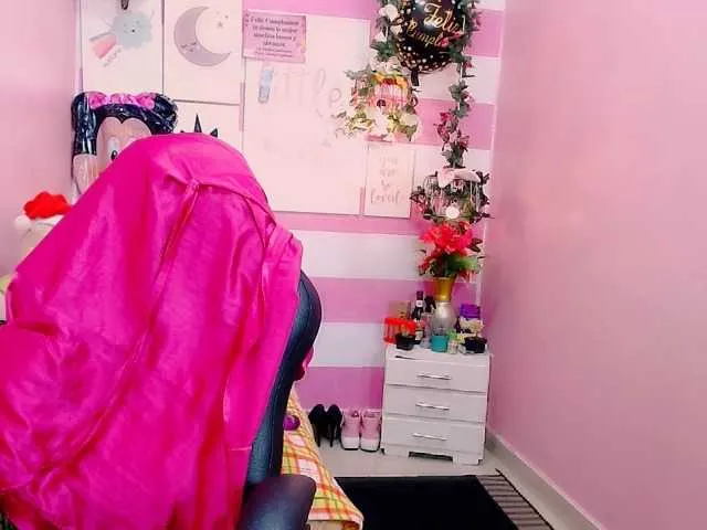 Live sex webcam photo for GlendaHolt #272340659