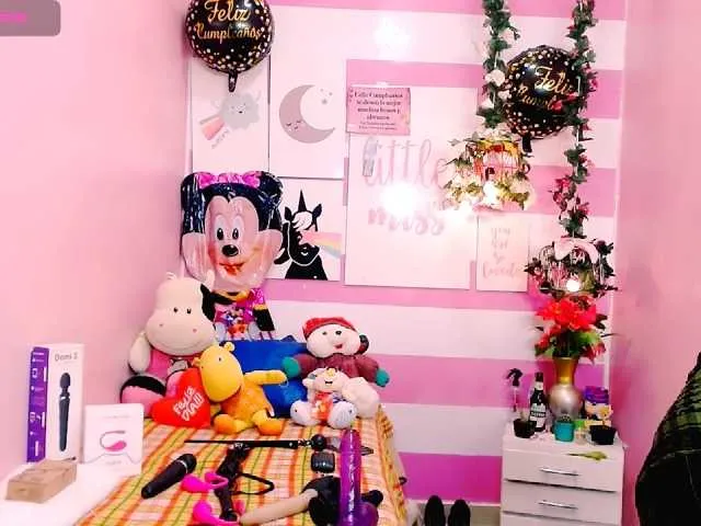 Live sex webcam photo for GlendaHolt #272380528