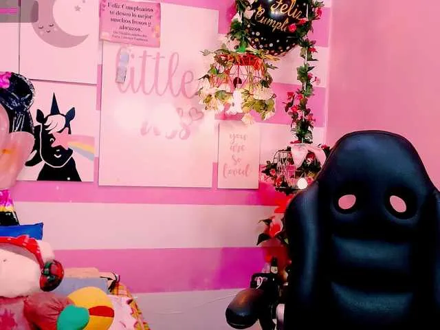 Live sex webcam photo for GlendaHolt #272492091