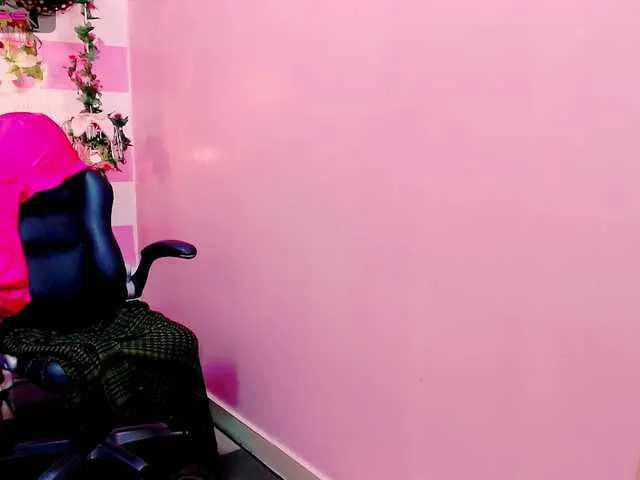 Live sex webcam photo for GlendaHolt #272697974