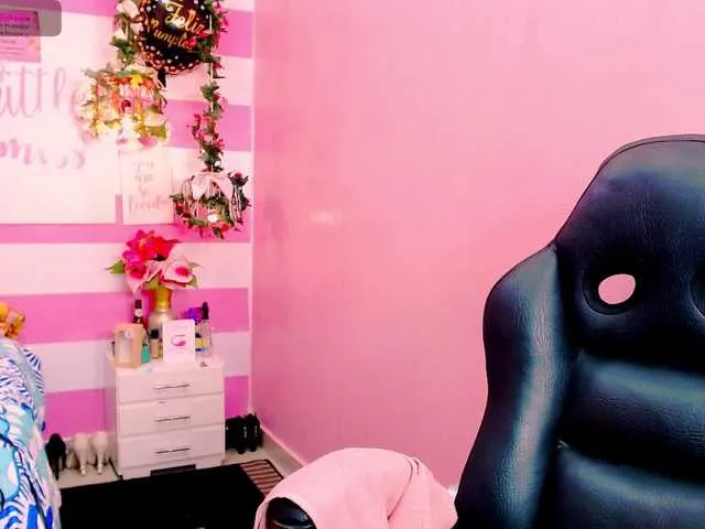 Live sex webcam photo for GlendaHolt #272732467