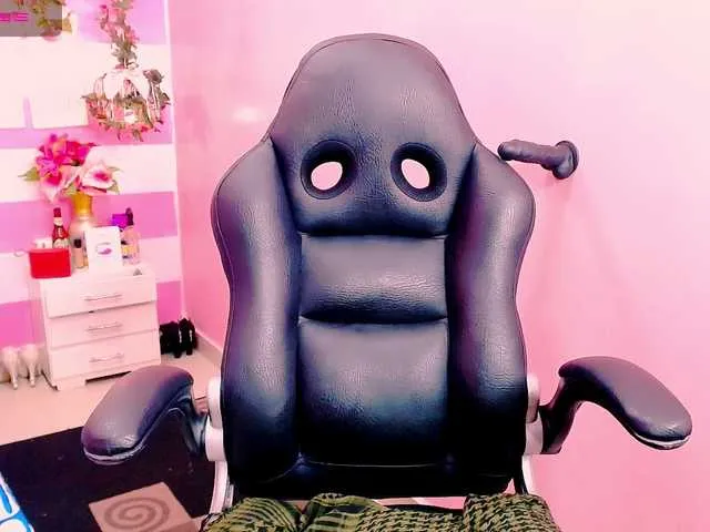 Live sex webcam photo for GlendaHolt #272734316