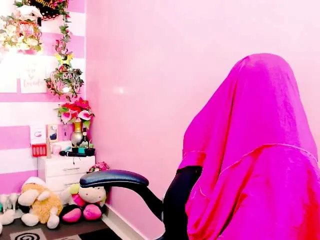 Live sex webcam photo for GlendaHolt #272817803