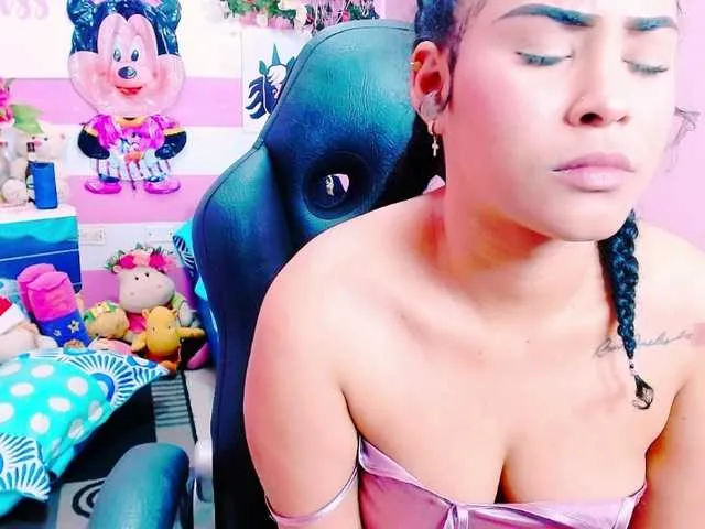 Live sex webcam photo for GlendaHolt #273590979