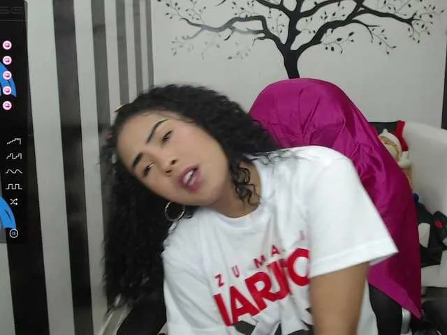 Live sex webcam photo for GlendaHolt #274367457