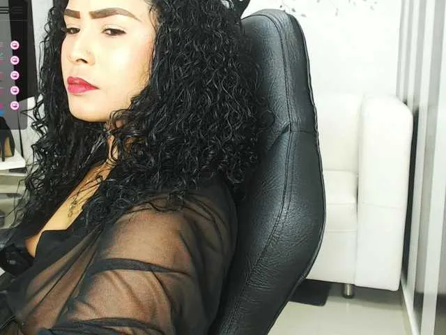 Live sex webcam photo for GlendaHolt #274646092