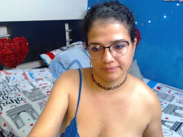 Live sex webcam photo for GlendaStar #276156215