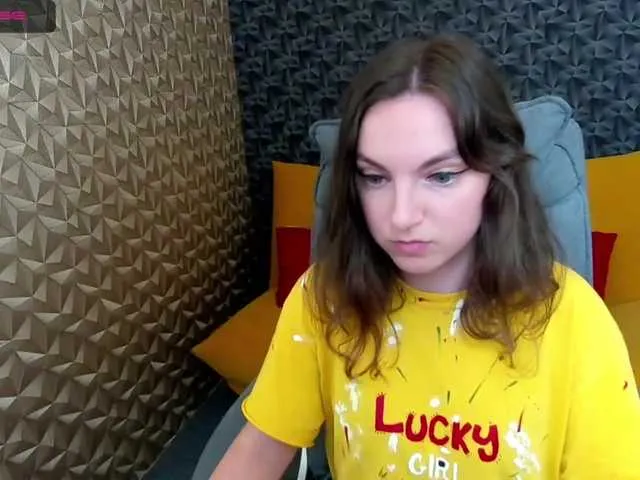 Live sex webcam photo for GloriaCox #273699038