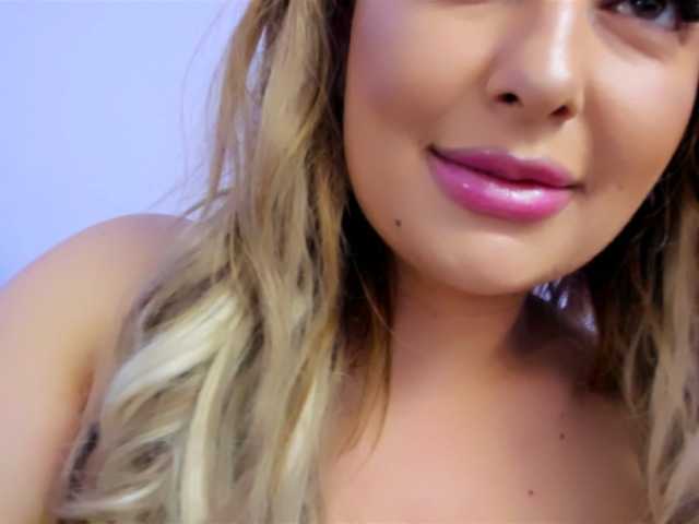 Live sex webcam photo for GloriaErin #275725587