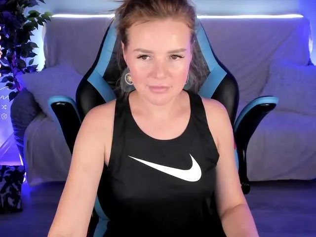 Live sex webcam photo for GloriaGrays #277057067