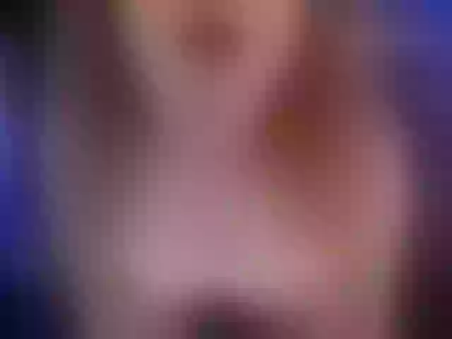 Live sex webcam photo for GloriaGrays #277212638