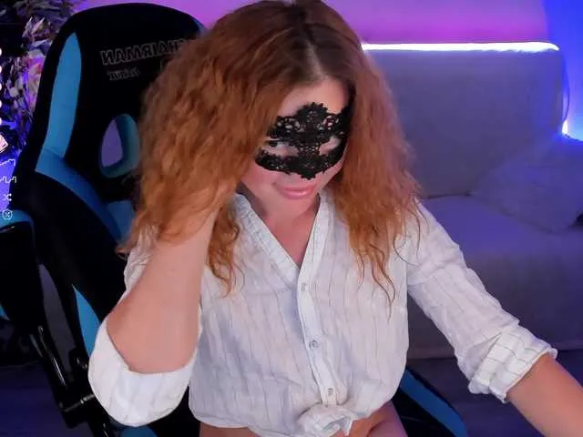 Live sex webcam photo for GloriaGrays #277960224