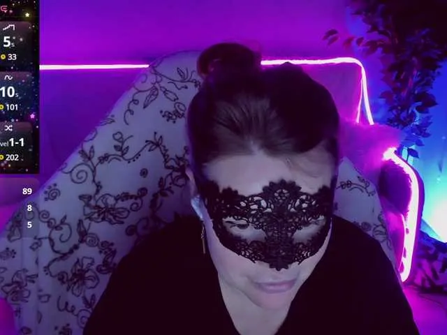 Live sex webcam photo for GloriaGrays #290635951
