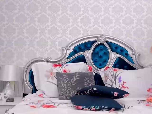 Live sex webcam photo for GloriaHeart #276501518