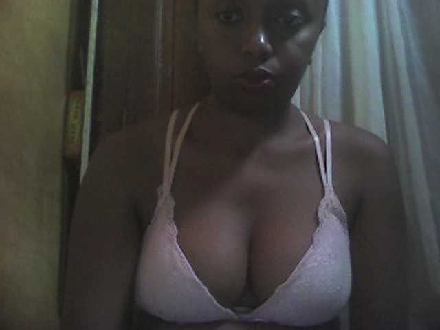 Live sex webcam photo for GloriaKrausX #277213273