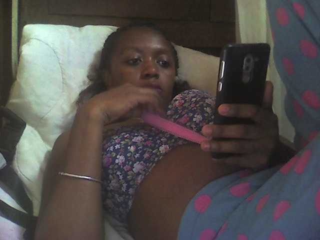 Live sex webcam photo for GloriaKrausX #277412385