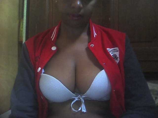 Live sex webcam photo for GloriaKrausX #277593169