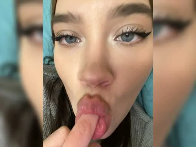 Live sex webcam photo for Glossmixdoll #292846450