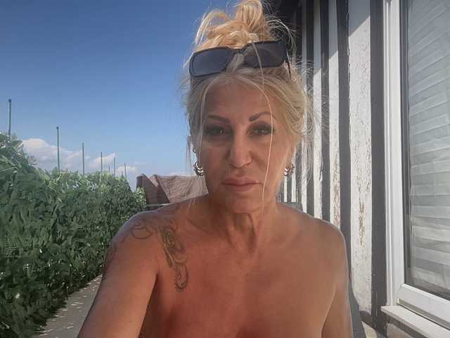 Live sex webcam photo for GoddessAnnaxxx #290996950