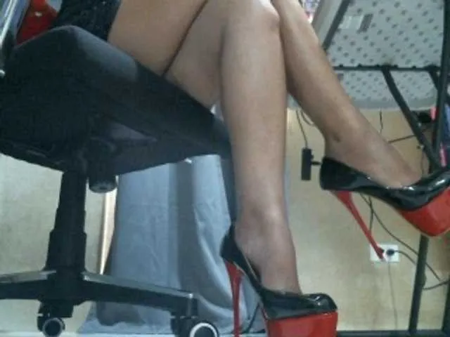 Live sex webcam photo for GoddessArax #290418245