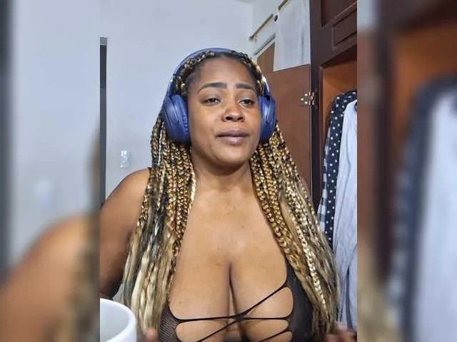 Live sex webcam photo for GoddessCarrie #291924038
