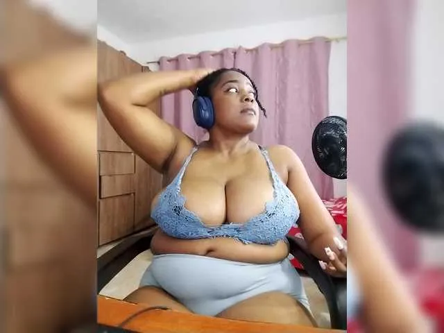 Live sex webcam photo for GoddessCarrie #292460101