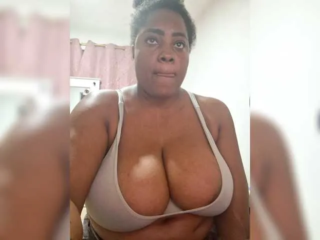 Live sex webcam photo for GoddessCarrie #292677149