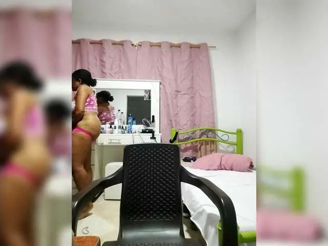 Live sex webcam photo for GoddessCarrie #293499307
