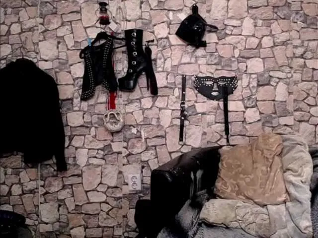 Live sex webcam photo for GoddessShae #272189509