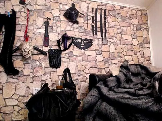 Live sex webcam photo for GoddessShae #272291291