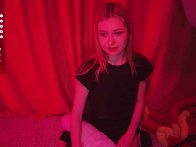 Live sex webcam photo for Goddessinti #277162333