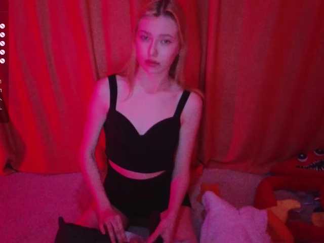 Live sex webcam photo for Goddessinti #277187154