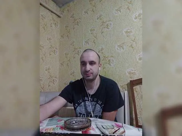 Live sex webcam photo for Godistime1994 #290330175