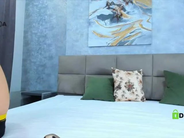 Live sex webcam photo for Gold-Couple2 #275943977