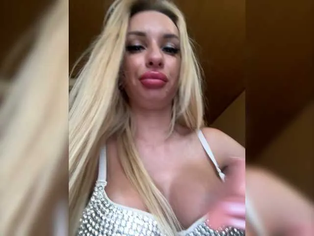 Live sex webcam photo for GoldPussy69 #276431240