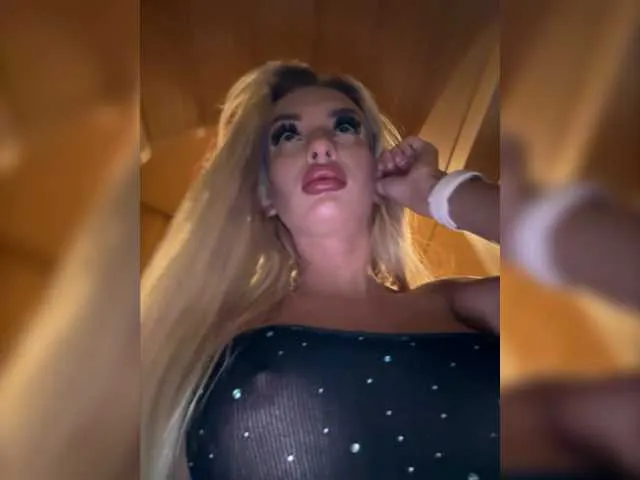 Live sex webcam photo for GoldPussy69 #276541787