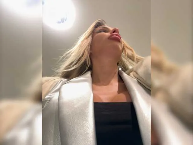 Live sex webcam photo for GoldPussy69 #277113384