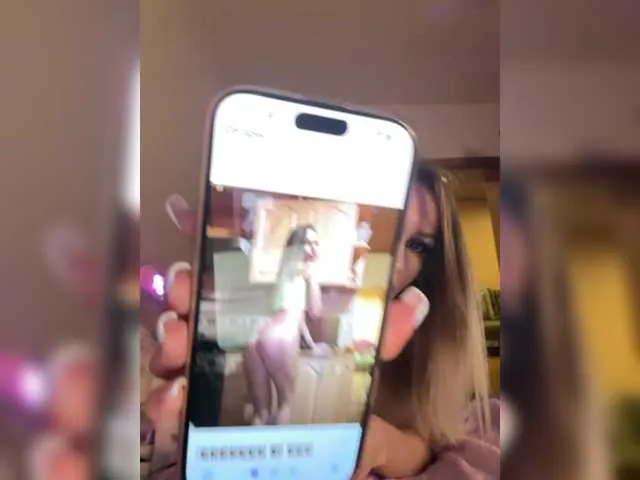 Live sex webcam photo for GoldPussy69 #290456663