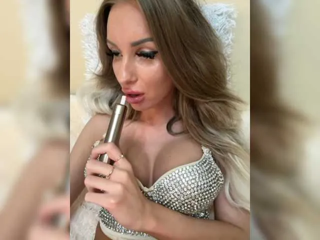 Live sex webcam photo for GoldPussy69 #291088123