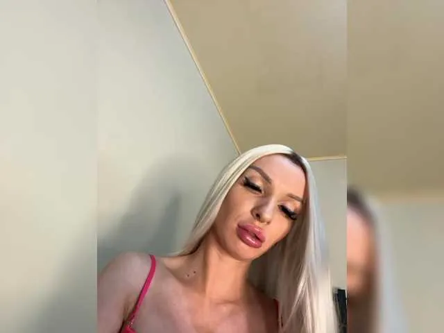 Live sex webcam photo for GoldPussy69 #291895592