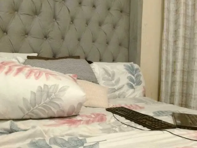 Live sex webcam photo for GoldenAssXX #277114193