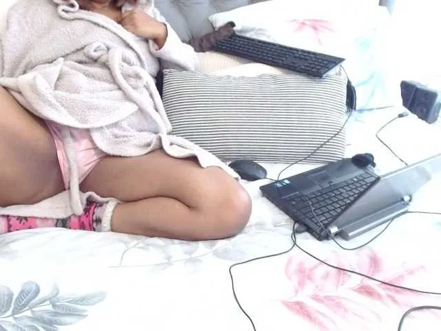 Live sex webcam photo for GoldenAssXX #277136608