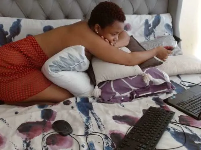 Live sex webcam photo for GoldenAssXX #277193739